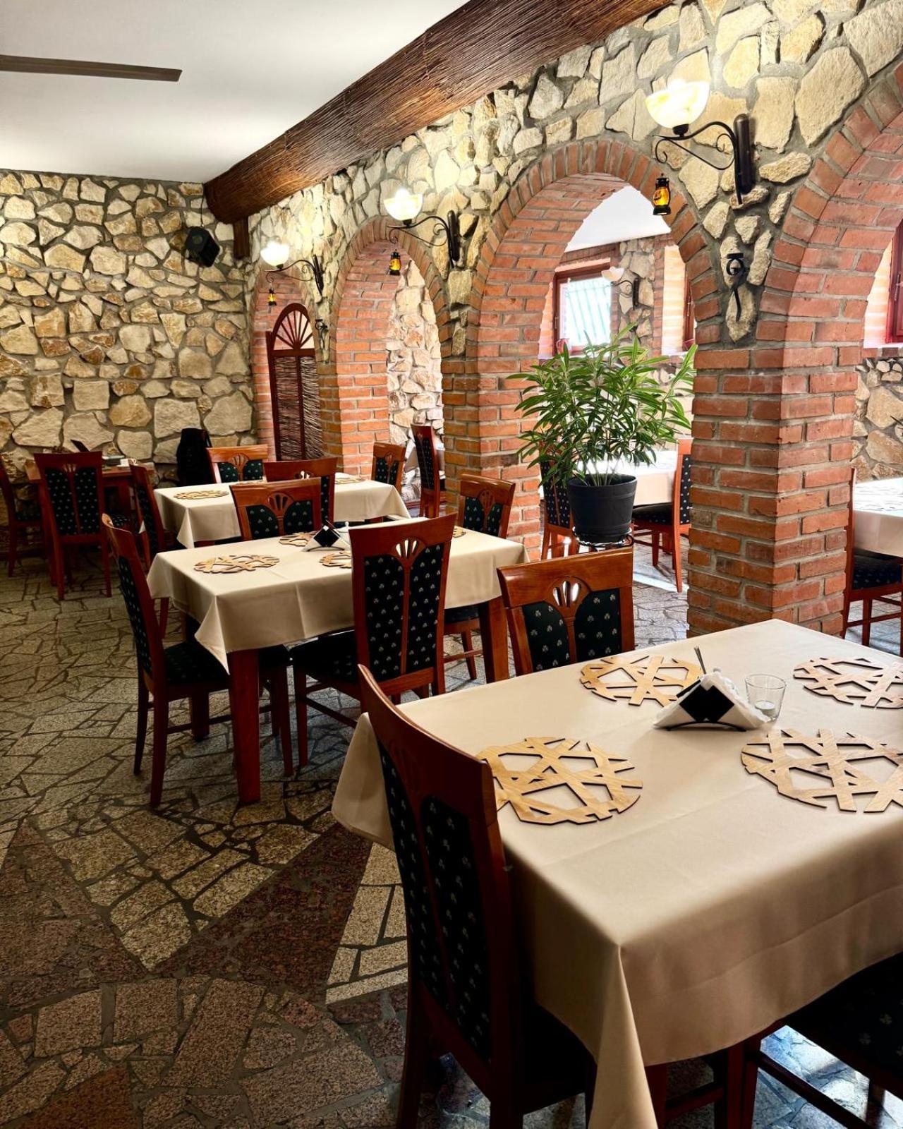 Powidz Lakeside Hotel & Restaurant Exterior photo